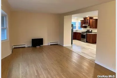 509 E Broadway, Port Jefferson, NY 11777 - Photo 11