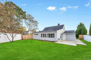 9 Redwood Ln, Levittown, NY 11756 - Photo 5