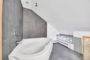 9 Redwood Ln, Levittown, NY 11756 - Photo 17