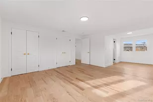 19 Hicks Ave, Syosset, NY 11791 - Photo 17