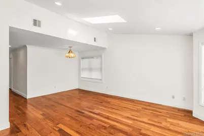 986 Madeira Boulevard, Melville, NY 11747 - Photo 9