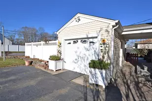 7 Maple Rd, Middle Island, NY 11953 - Photo 5