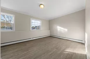 60 Mercury Ave, Patchogue, NY 11772 - Photo 19