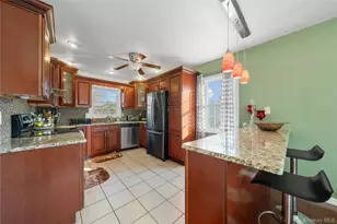 60 Mercury Ave, Patchogue, NY 11772 - Photo 7