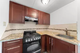 60 Mercury Ave, Patchogue, NY 11772 - Photo 17