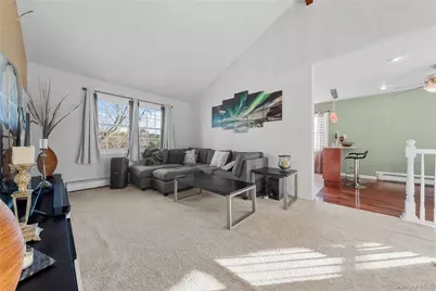 60 Mercury Avenue, Patchogue, NY 11772 - Photo 5