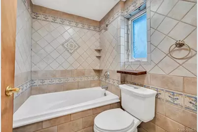 88 Marlboro Road, Valley Stream, NY 11581 - Photo 17