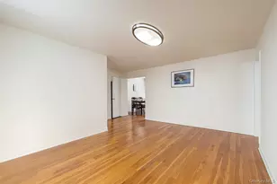 7 Terrace Cir, Great Neck, NY 11021 - Photo 5