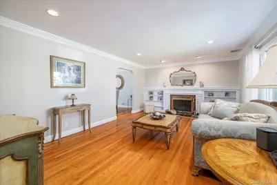 122 Pine Street, Rockville Centre, NY 11570 - Photo 9