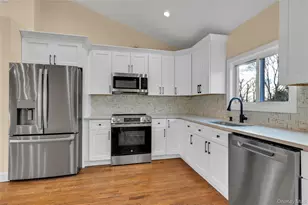 116 Phyllis Dr, Patchogue, NY 11772 - Photo 9