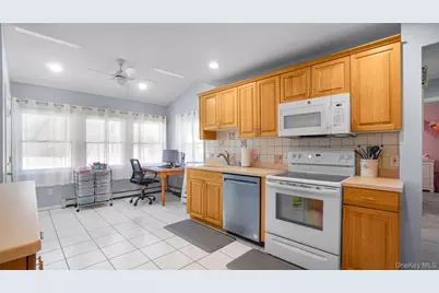 197 W 5th Street, Deer Park, NY 11729 - Photo 9