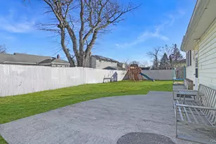 197 W 5th St, Deer Park, NY 11729 - Photo 25