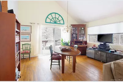 9 Woodview Way, Hampton Bays, NY 11946 - Photo 7