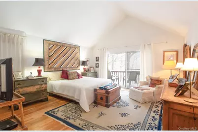 9 Woodview Way, Hampton Bays, NY 11946 - Photo 13