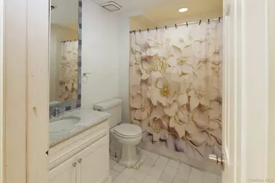 9 Woodview Way, Hampton Bays, NY 11946 - Photo 19