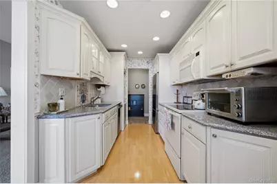 504 Gotham Court N, Saint James, NY 11780 - Photo 11