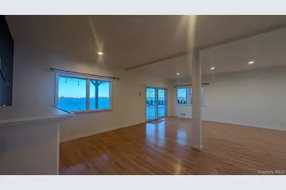 15095 Powells Cove Boulevard, Whitestone, NY 11357 - Photo 19