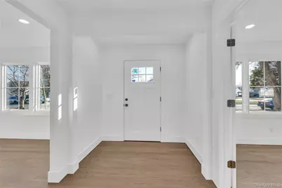 24 Rim Lane, Hicksville, NY 11801 - Photo 7