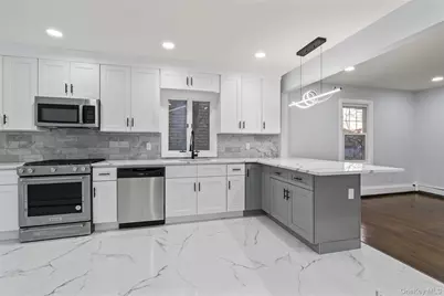 602 Clocks Boulevard, Massapequa, NY 11758 - Photo 7