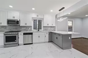 602 Clocks Blvd, Massapequa, NY 11758 - Photo 7