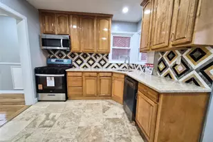 80-19 Utopia Pkwy, Jamaica, NY 11432 - Photo 11