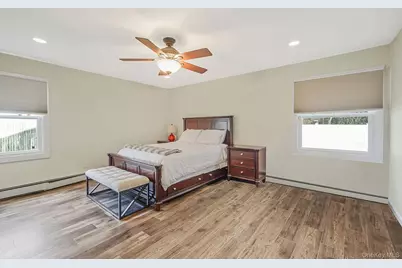 269 Bridgeport Avenue, Medford, NY 11763 - Photo 23