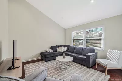 269 Bridgeport Avenue, Medford, NY 11763 - Photo 7