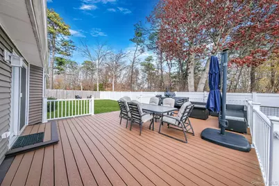 269 Bridgeport Avenue, Medford, NY 11763 - Photo 35