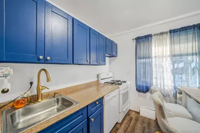 460 Old Town Road #2J, Port Jefferson Station, NY 11776 - Photo 5