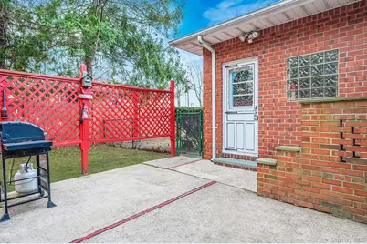 12 Babylon Street, Islip Terrace, NY 11752 - Photo 7