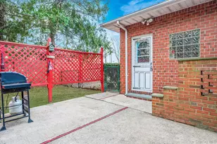 12 Babylon St, Islip Terrace, NY 11752 - Photo 7