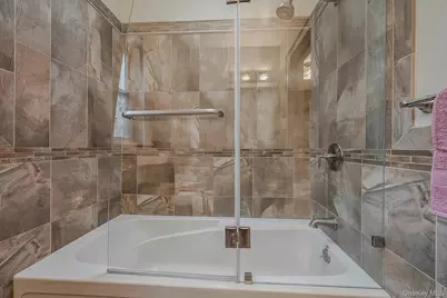 100 Cedar Avenue, Rockville Centre, NY 11570 - Photo 33