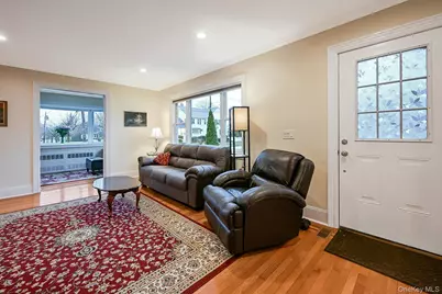 100 Cedar Avenue, Rockville Centre, NY 11570 - Photo 7