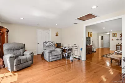 18 Campbell Lane, East Islip, NY 11730 - Photo 5