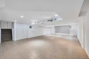 64 Fox Pl, Hicksville, NY 11801 - Photo 21