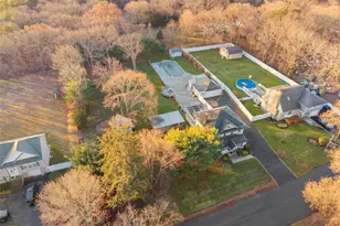 32 Greenport Ave, Medford, NY 11763 - Photo 35