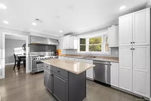 32 Greenport Ave, Medford, NY 11763 - Photo 17