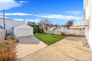 12 Hawthorne St, Williston Park, NY 11596 - Photo 3