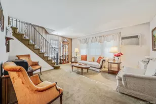 12 Hawthorne St, Williston Park, NY 11596 - Photo 7