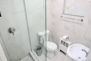 9 Park Pl, Great Neck, NY 11024 - Photo 23