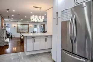 9 Park Pl, Great Neck, NY 11024 - Photo 17