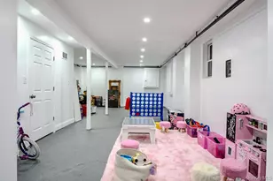 9 Park Pl, Great Neck, NY 11024 - Photo 29