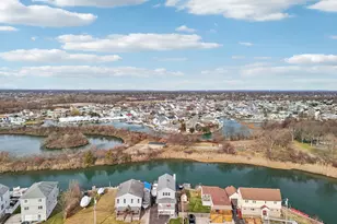 3717 Somerset Dr, Seaford, NY 11783 - Photo 35