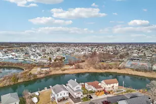 3717 Somerset Dr, Seaford, NY 11783 - Photo 37