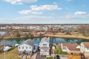 3717 Somerset Dr, Seaford, NY 11783 - Photo 31