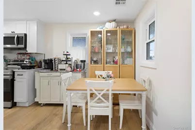 305 4th Avenue, Bay Shore, NY 11706 - Photo 13