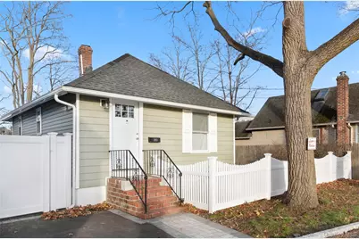 305 4th Avenue, Bay Shore, NY 11706 - Photo 9