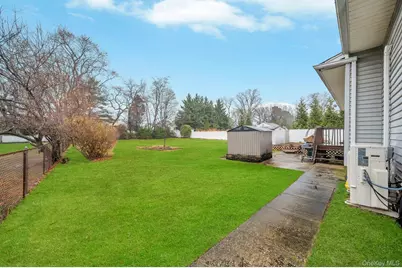 47 Pearsall Place, Deer Park, NY 11729 - Photo 25