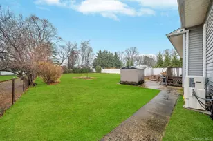 47 Pearsall Pl, Deer Park, NY 11729 - Photo 25