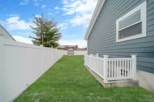 19 Honeysuckle Ln, Kings Park, NY 11754 - Photo 5